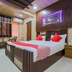 Oyo 7065 Hotel Surya Palace