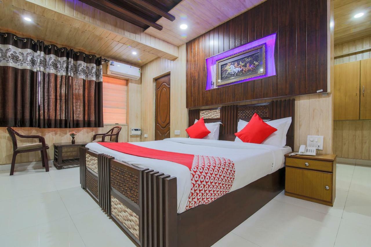 Oyo 7065 Surya Palace 3*