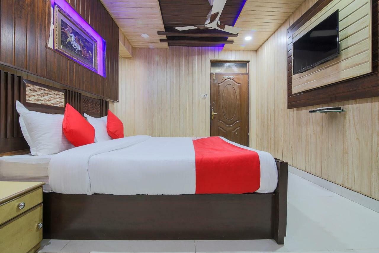 Hotel Oyo 7065 Surya Palace 3*